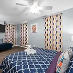 Charming Houston Studio Apt With Free Parking